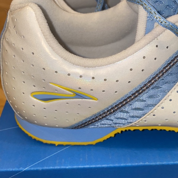 NWB!! Brooks Surge MD Track & Field Spike Shoes Women’s Size 11 - Picture 2 of 8